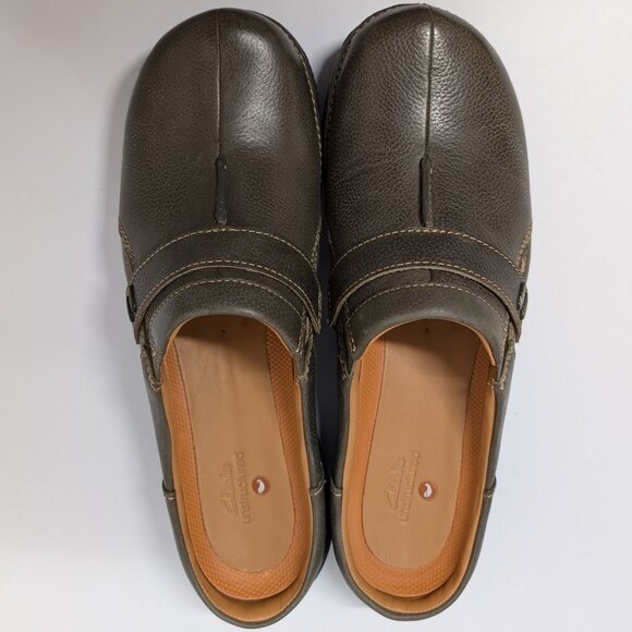 Clarks Unstructured Un Loop Ease Casual Mules in Dark Olive Leather - Picture 5 of 16